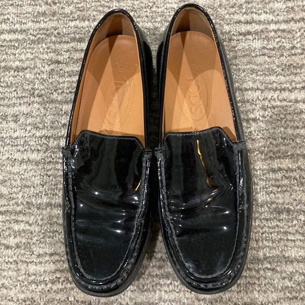 Authentic Tod’s black patent loafers sz 35